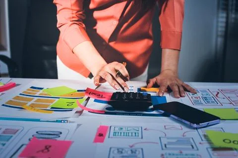 Team of UI UX web designer are working together to develop mobile responsiv.. 스톡 사진