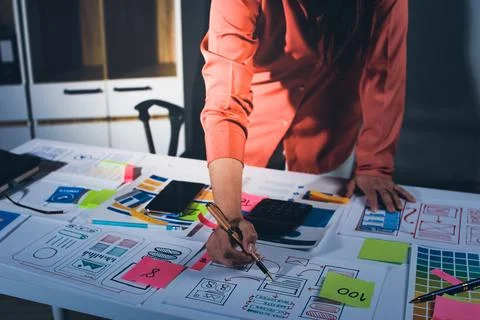 Team of UI UX web designer are working together to develop mobile responsiv.. 스톡 사진