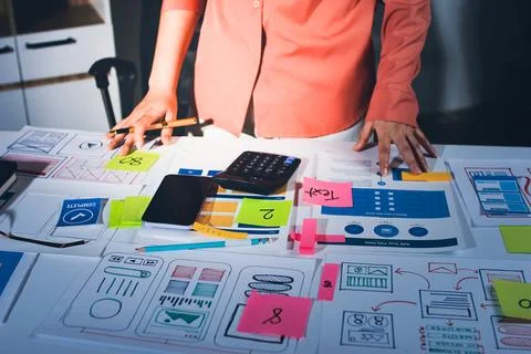 Team of UI UX web designer are working together to develop mobile responsiv.. 스톡 사진