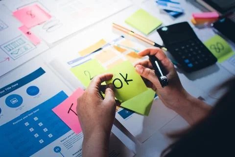 Team of UI UX web designer are working together to develop mobile responsiv.. 스톡 사진