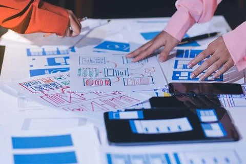 Team of UI UX web designer are working together to develop mobile responsiv.. 스톡 사진