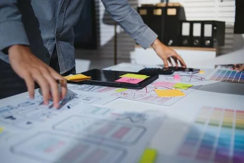 Team of UI UX web designer are working together to develop mobile responsiv.. Foto stock