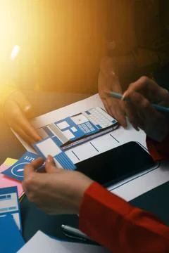 Team of uxui designers pointing at computer screen, discussing new mobile a.. 스톡 사진