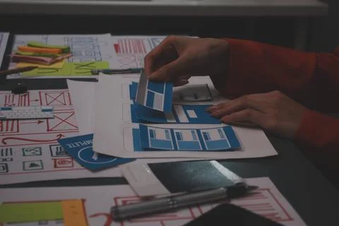 Team of uxui designers pointing at computer screen, discussing new mobile a.. 스톡 사진