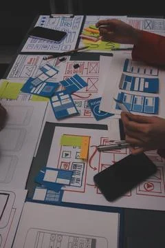 Team of uxui designers pointing at computer screen, discussing new mobile a.. 스톡 사진