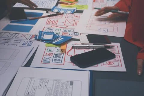 Team of uxui designers pointing at computer screen, discussing new mobile a.. 스톡 사진