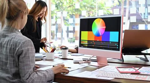 Team of web developer brainstorming, working together on mobile application 스톡 사진