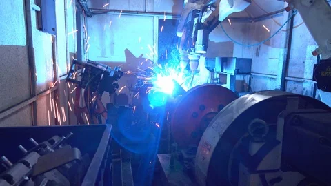 Team welding robots represent the movement in the automotive parts industry Video stock 110287276