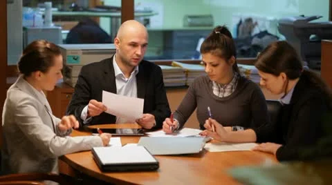 Team work in the office with tablet Video stock 10799565