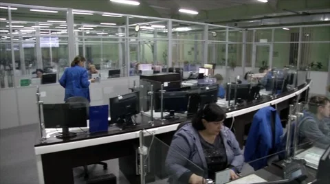Team working at emergency service call center Vidéo 61405684