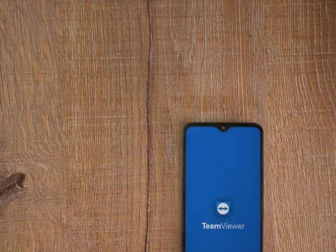TeamViewer app launch screen with logo on the display of a black mobile smart Stock Photos
