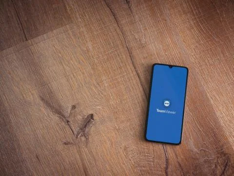 TeamViewer app launch screen with logo on the display of a black mobile smart Stock Photos