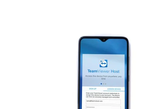 TeamViewer Host app launch screen with logo on the display of a black mobile  Stock Photos