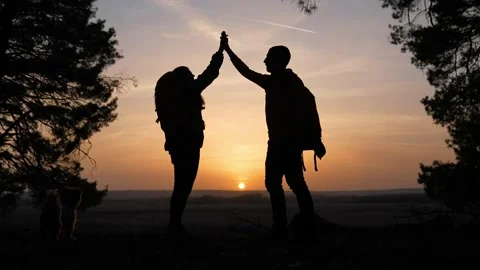 Teamwork. business a journey concept win. happy family team tourists man and Vídeo Stock 152653711