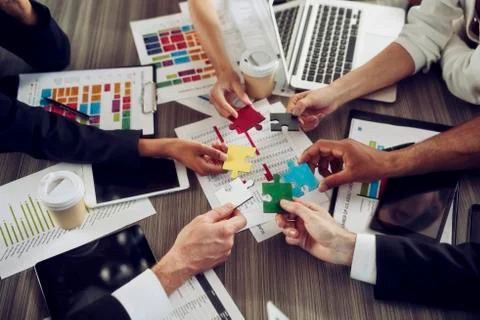 Teamwork of partners. Concept of integration and startup with puzzle pieces Foto stock