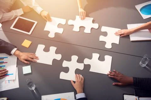Teamwork of partners. Concept of integration and startup with puzzle pieces Foto stock