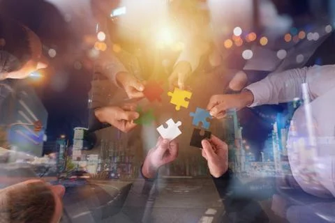 Teamwork of partners. Concept of integration and startup with puzzle pieces Foto stock