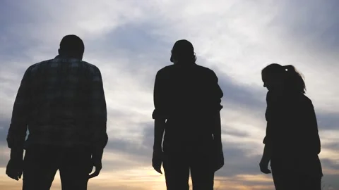 Teamwork. team community hold hands together silhouette at sunset unity. group Vídeo Stock 132959522