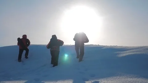 Teamwork winners. group men winter snow mountains team tourists joy success Stock Footage 104065144