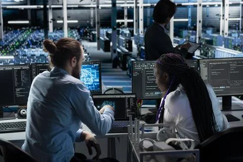 Teamworking server farm colleagues deploying AI tools to automate workflows 스톡 사진