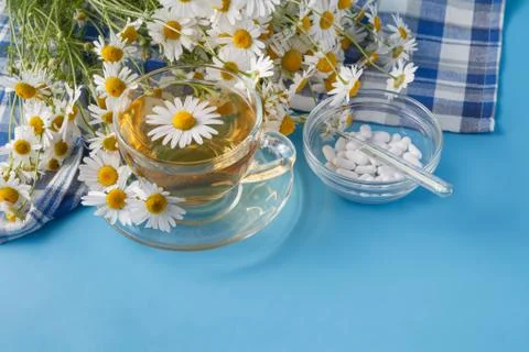 Tea,pills and thermometer Foto stock