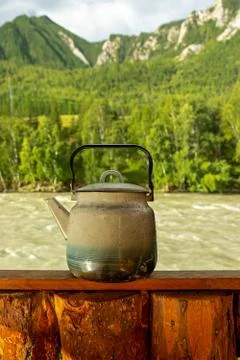 Teapot on the background of mountains Stock-Fotos