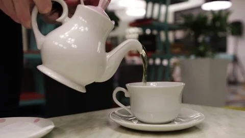 From a teapot pour tea in a mug 스톡 동영상 82054051