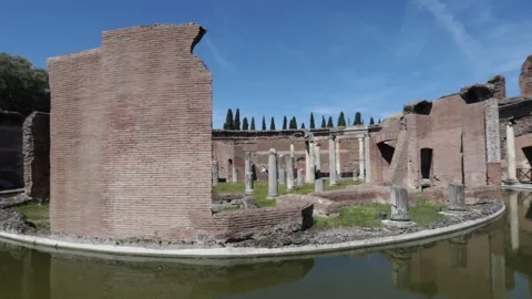 The Teatro Marittimo, located inside Hadrian's Villa in Tivoli. Vidéo 334861951