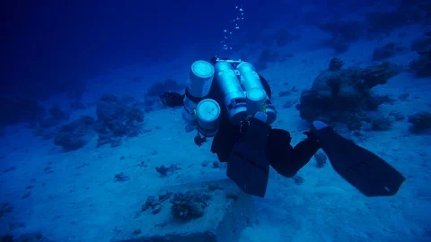 Tech Diver. Deep dive. Red Sea. 動画素材 128619535