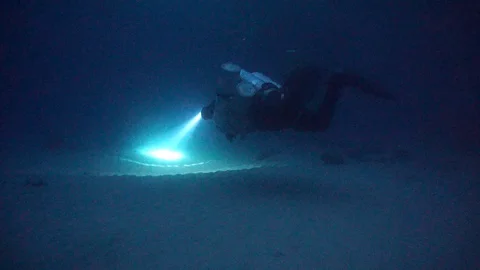 Tech diver dives with twin tanks Stock Footage 128620657