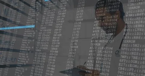 Tech examining racks in server room holding clipboard, pen, cables, error Foto stock