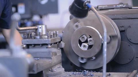 Tech mechanics milling car machine and Chief Inspector or just an expert checks Vidéo 57689235