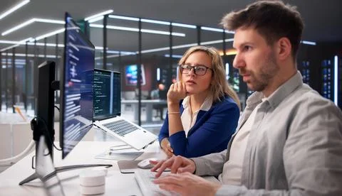 Tech Professionals Collaborating On Coding Projects In Contemporary Workspace 스톡 사진