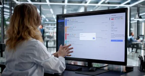 Tech Support Specialist Ensuring System Efficiency With Diagnostic Software T Stock Photos