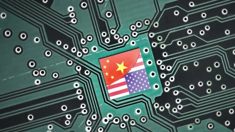 Tech war between China and the USA. Flag of USA and China on a microprocessor Vidéo 247782139