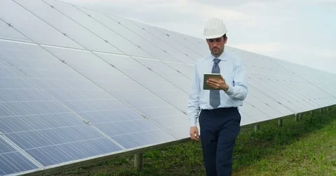 Technical expert in solar photovoltaic panels, with a tablet, remote control per Stock Footage