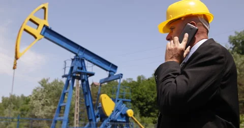 Technical Staff Engineer Extracting Oil Industry Mobile Talking Business Issues Stock-Footage 58517234