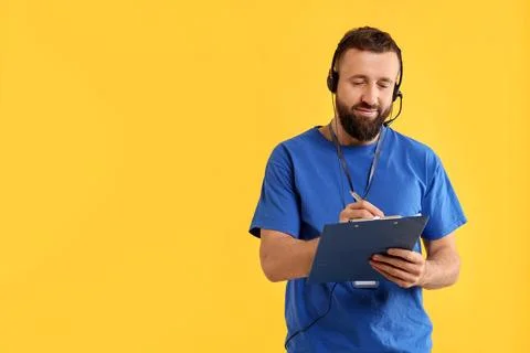 Technical support call center. Operator working with clipboard on yellow ba.. Stock Photos