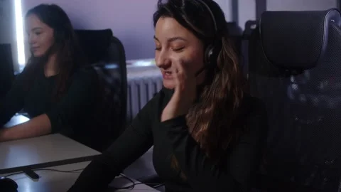 Technical Support Specialist With Headsets Working On Computer In Call Center. 스톡 동영상 194409595