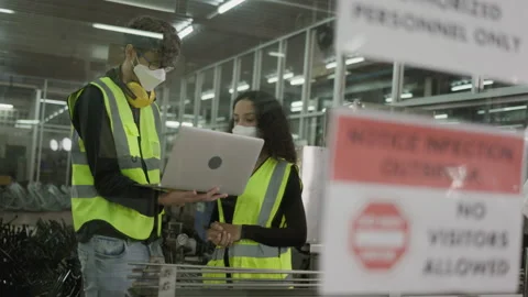 Technical team wears face mask to work laptop to checkup machinery in industrial Video stock 159221569
