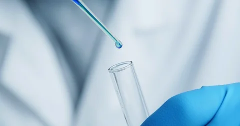 Technician carefully drips the solution from the pipette into glass tubes. 스톡 동영상 120865711