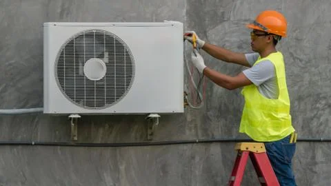 Technician is checking air conditioner 스톡 사진