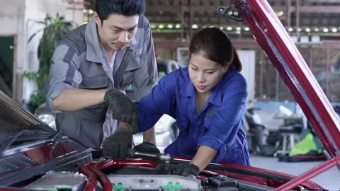 Technician checking car Stock Footage 173652246