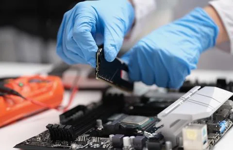 Technician connects CPU microprocessor to motherboard socket 스톡 사진