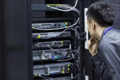  Technician doing maintenance in computer room Beijing China Copyright: xL... Foto stock