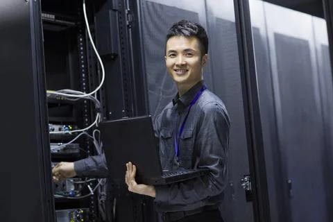  Technician doing maintenance in computer room Beijing China Copyright: xL... Foto stock