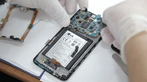 Technician during mobile repair Stock Footage 61128926