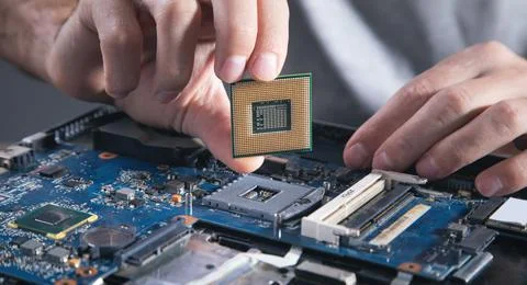 Technician hand holding cpu processor of pc. 스톡 사진