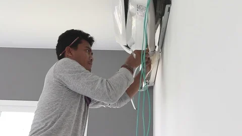 Technician install the insulation for the coolant pipe Stock-Footage 98451220