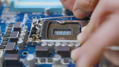 The technician installed the CPU chip on the computer's motherboard  스톡 동영상 234987453